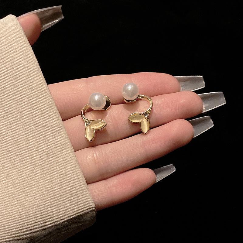 Funky Gold Plated Rhinestone Stud Earrings – Trendy & Minimalist Ear Accessories for Women